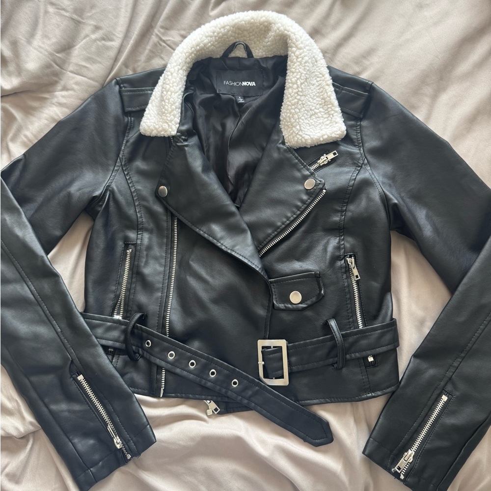 Fashion Nova Women's Black Faux Leather Moto Jacket with White Sherpa Collar